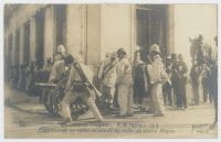 Emplazando un cañón en una de las calles de Nuevo México., ca. February 9-18, 1913, DeGolyer Library, SMU.